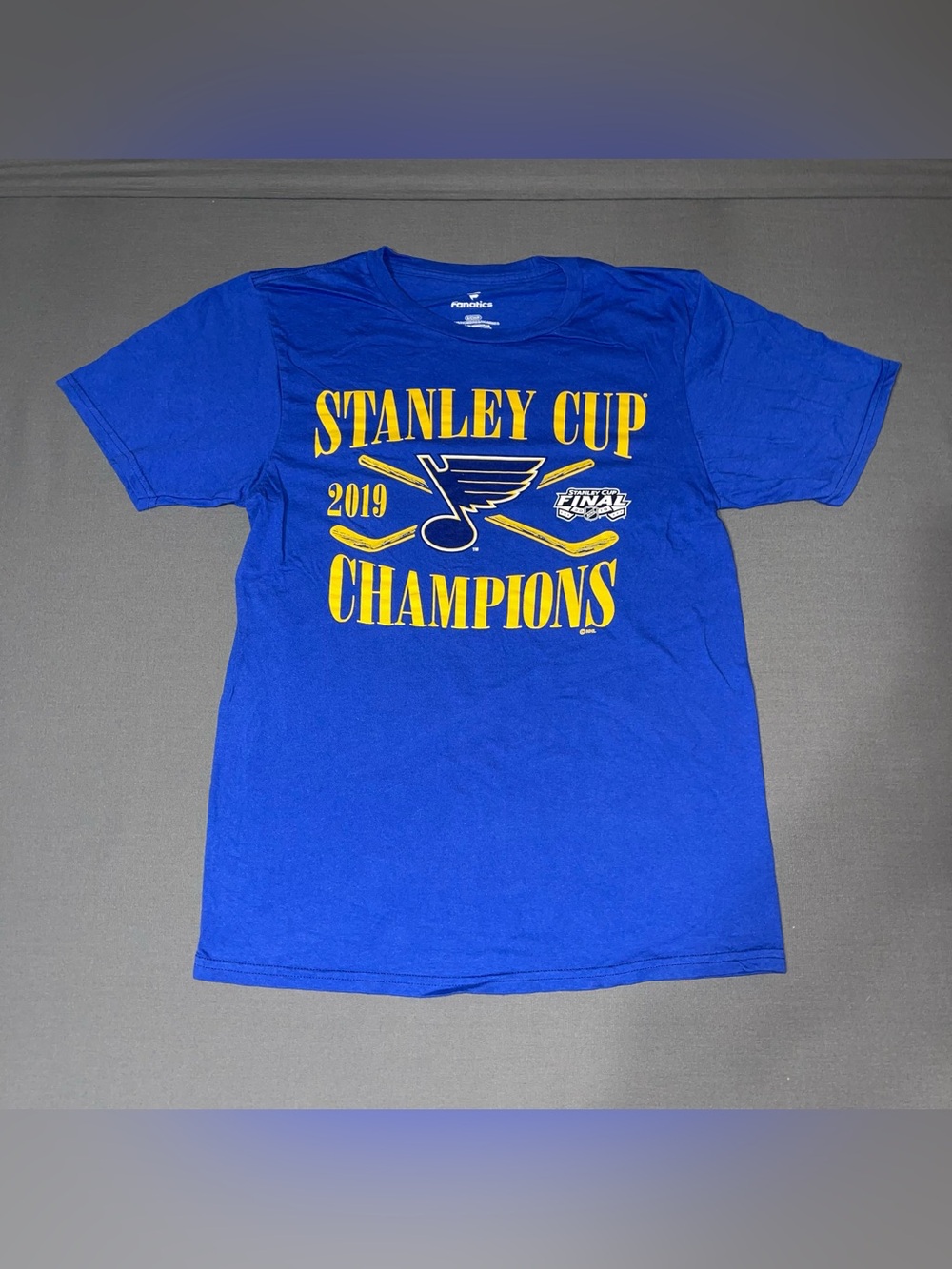 Fanatics St. Louis Blues T-Shirt Women’s Size Small Stanley Cup Champions 2019